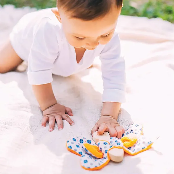 Borboleta Sensorial para Bebês: Explore o Mundo com Estímulos Encantadores! Lume Brinquedo