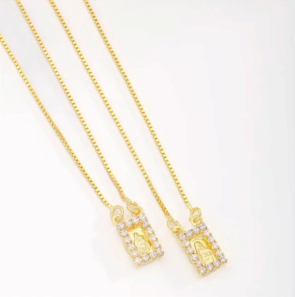 Escapulário Retangular Cravejado em Zircônias