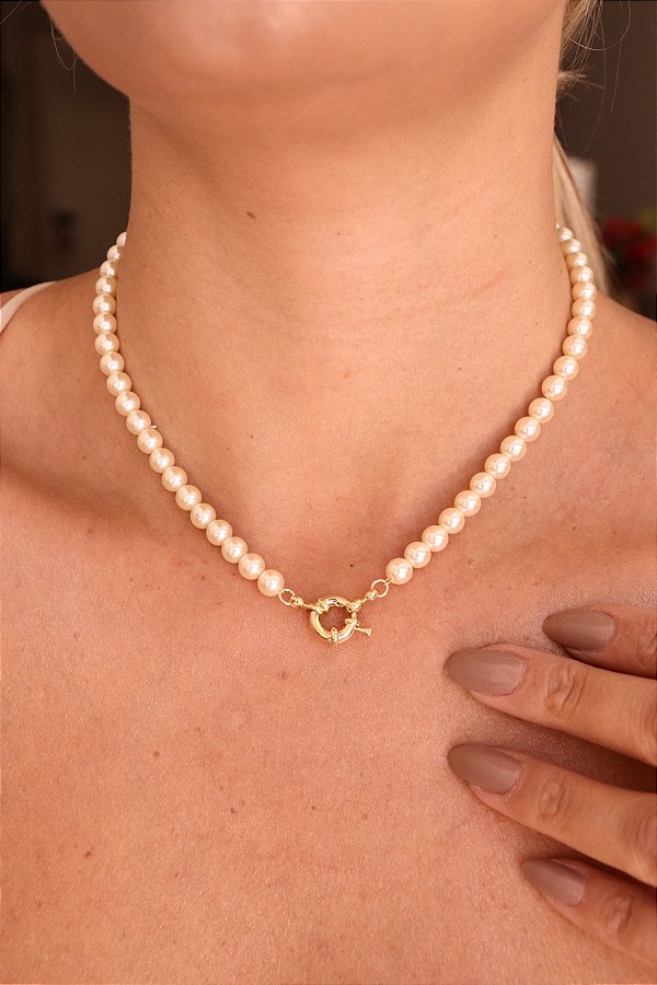 Colar de Pérolas com Fecho Frontal