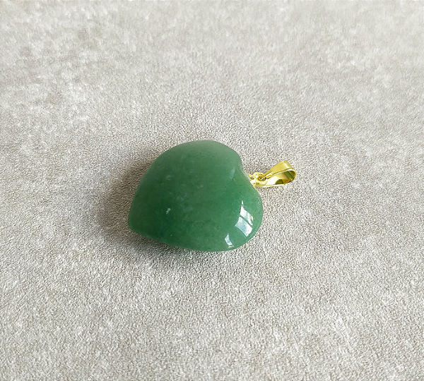 Pingente de Quartzo Verde em Coração - Banho ouro - "Saúde e Vitalidade"