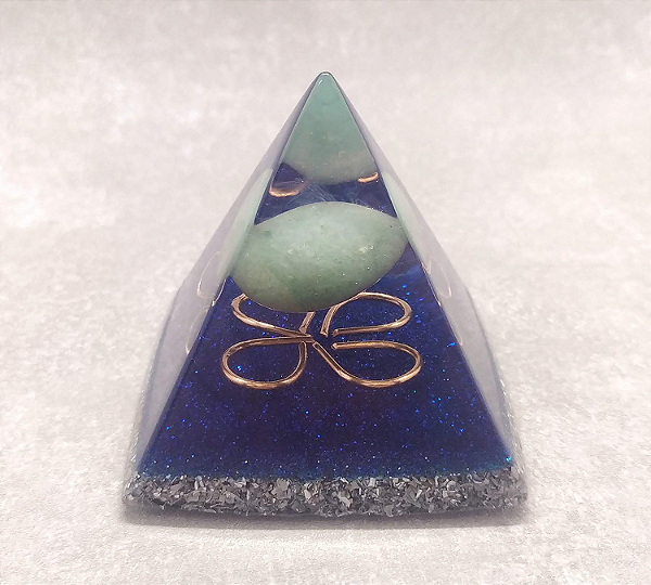 Orgonite com Quartzo Verde 6,5cm  "Saúde e Vitalidade"