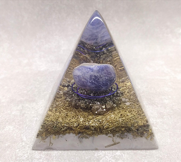 Orgonite com Sodalita 8,5cm "Foco - Concentração"