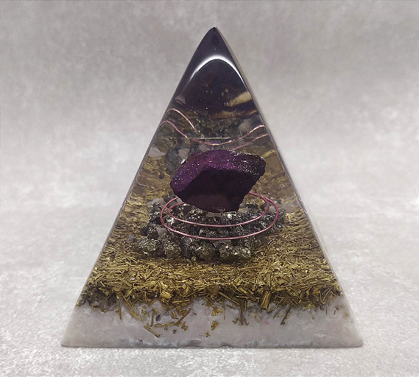 Orgonite com Purpurita e Pirita 8,5cm "Autocura - Evolução - Prosperidade"
