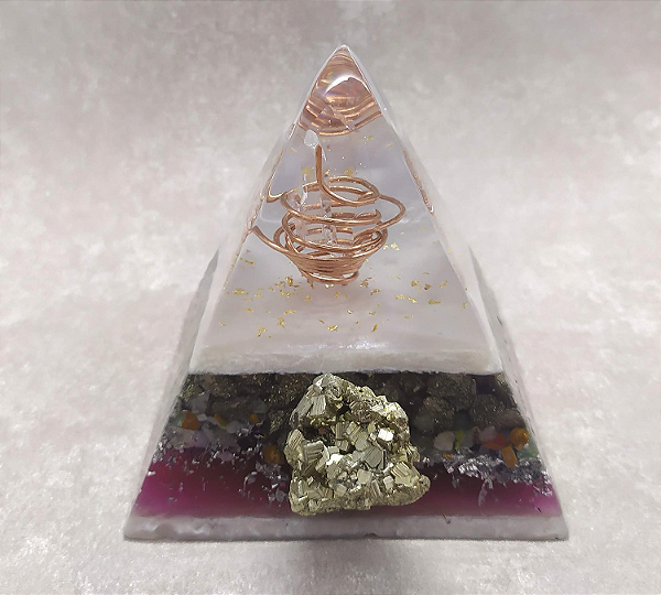 Orgonite com Quartzo Cristal, Pirita, Quartzo Verde e Olho de Tigre 10cm "Harmonia-Prosperidade-Saúde-Proteção"