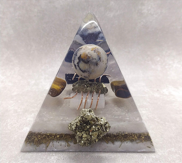 Orgonite com Esfera de Jaspe Sanguínea, Pirita, Selenita, Turmalina Negra e Olho de Tigre 12cm "Vitalidade-Prosperidade-Limpeza Energética-Proteção-Autoconfiança"