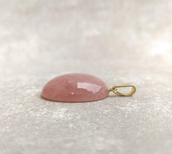 Pingente de Quartzo Morango Oval - Banho ouro - "Amor e Felicidade"