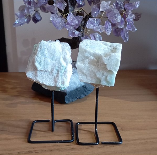 Amazonita na Base de Ferro 11 cm - "Calma, Boa Sorte e Adaptação às Mudanças"