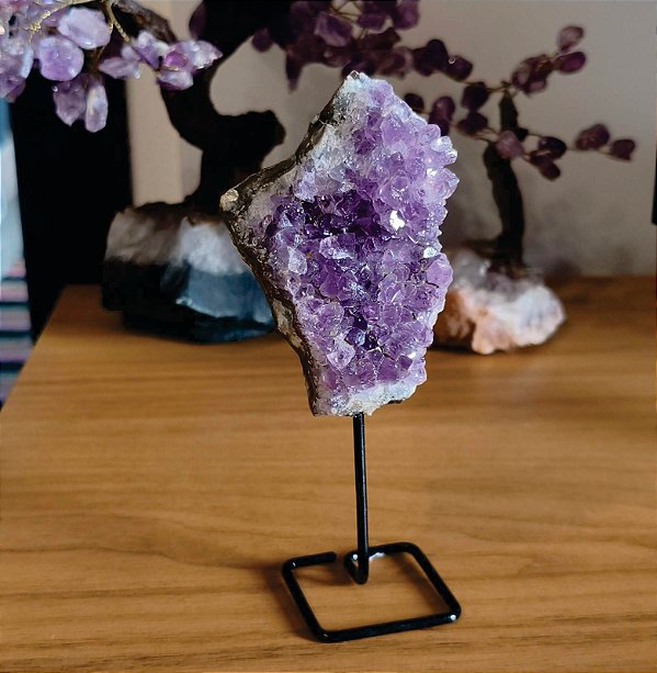 Drusa de Ametista na base de Ferro - "Intuição, Conexão, Espiritualidade e Eleva a Vibração"