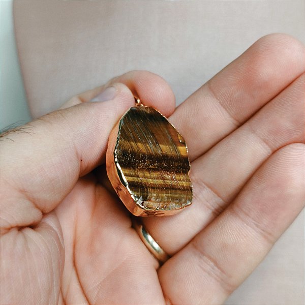 Pingente Chapa Olho de Tigre - "Autoconfiança e Proteção"