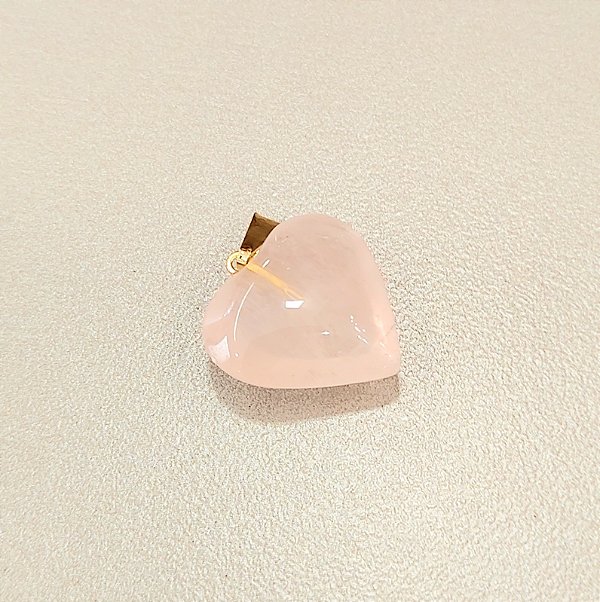 Pingente de Coração Quartzo Rosa 16mm. Pedras Naturais Banhado a Ouro