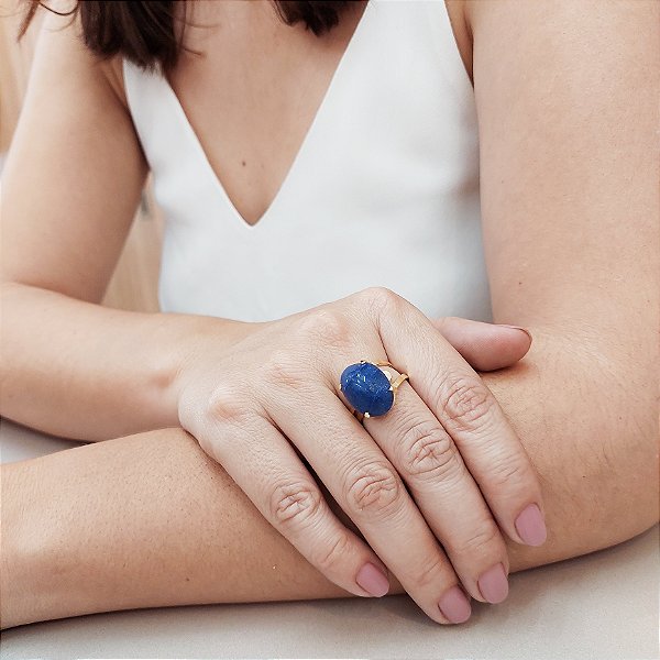 Anel de QUARTZO AZUL 13x18mm. Pedras Naturais Oval. Banhado a Ouro