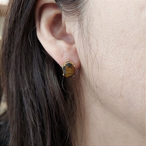 Brinco de OLHO DE TIGRE 8x10mm. Pedras Naturais Banhado a Ouro