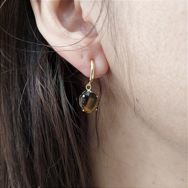 Brinco de OLHO DE TIGRE 6x8mm. Pedras Naturais Banhado a Ouro
