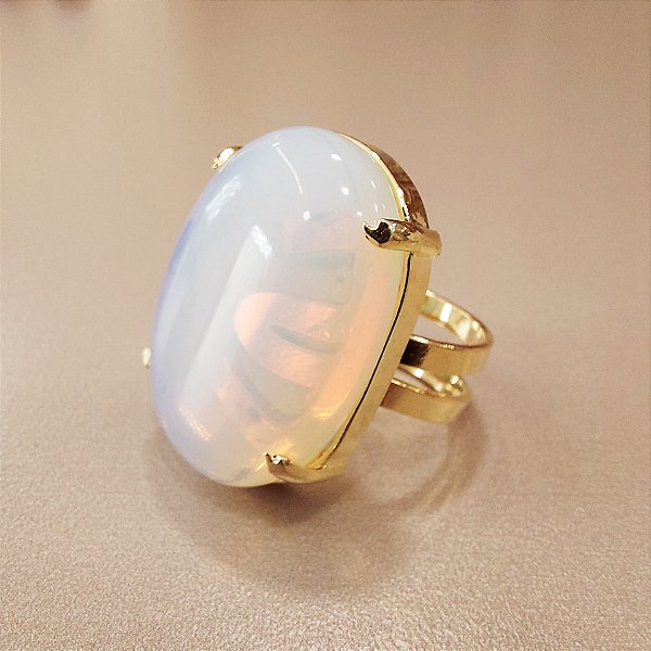 Anel Oval Opalina Pedra da Lua 20x30mm. Pedras Naturais. Banhado a Ouro