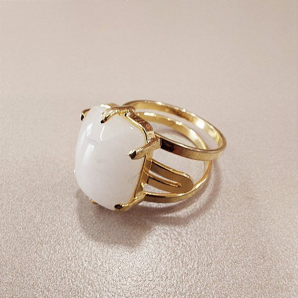 Anel Retangular Quartzo Branco 13x18mm. Pedras Naturais. Banhado a Ouro