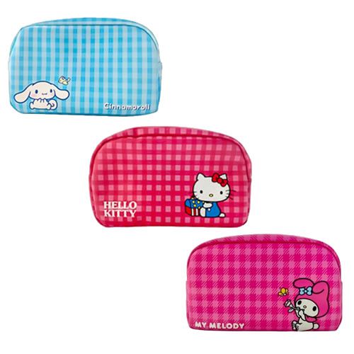NECESSAIRE PARA COSMÉTICOS MODELO SANRIO XADREZ TAMANHO 19X8X12cm.