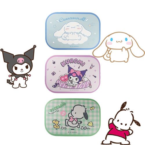 TAPETE DE PISO INFANTIL MODELO SANRIO PERSONAGENS 60 X 40 CM.