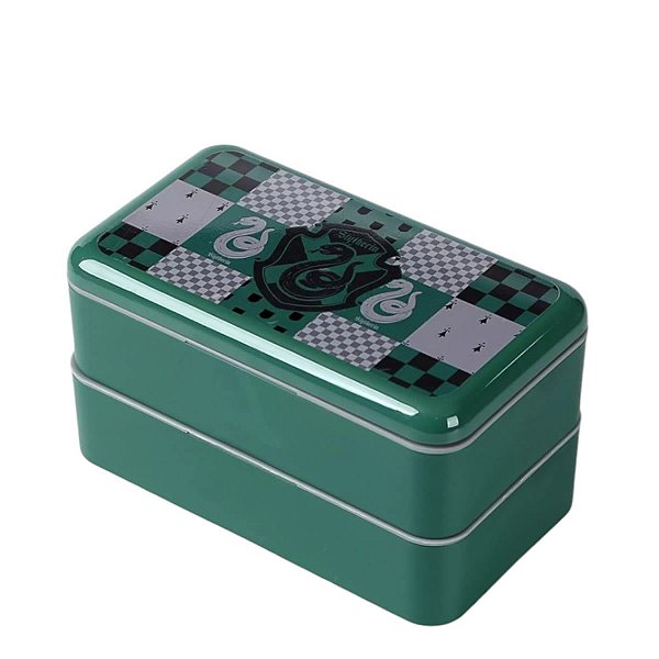 BENTO BOX COM TALHERES E 2 DIVISÓRIAS MINISO HARRY POTTER SLYTHERIN 1000 ML.
