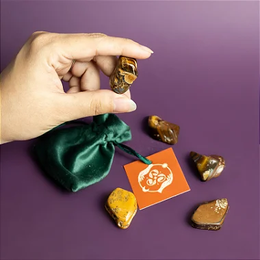 Olho De Tigre Pedra Rolada (Cristal para Coragem e Prosperidade) (Preço Sugerido de Venda: 8,00)