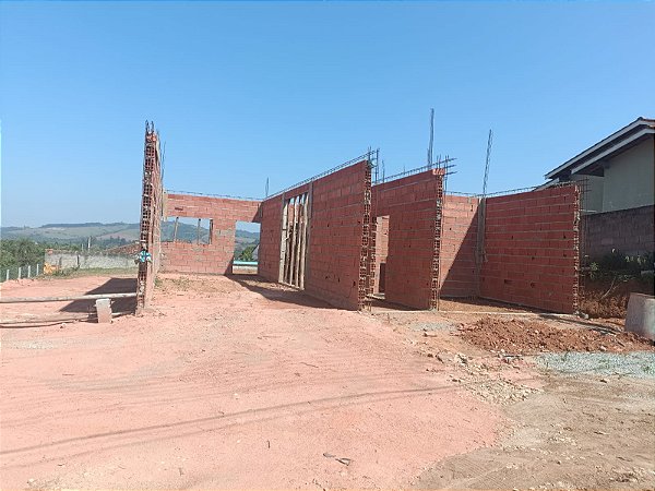 Terreno 800M2 Com Piscina Fibra e Casa de 100M2 Em Construção - Matricula Individual e Escritura Registrada