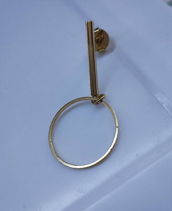 Brinco hasto com argola na base