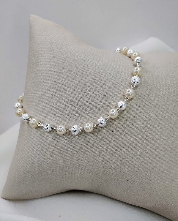 Pulseira com pérolas e bolas fosca
