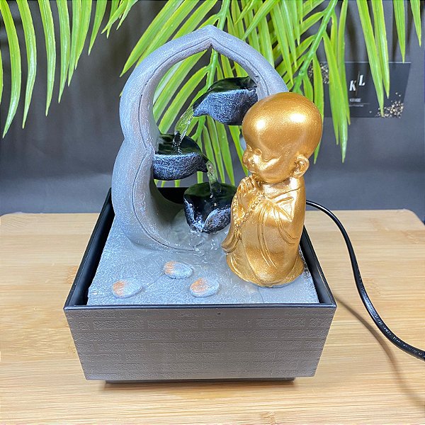 FONTE DECORATIVA BABY BUDA ARCO 1LED DOURADO 3QUEDAS BIVOLT 13X12X18