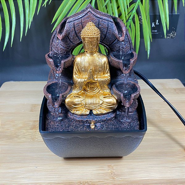 FONTE DE AGUA DECORATIVA BUDA DOURADO 6 QUEDAS 1LED BIVOLT 13X12X18CM