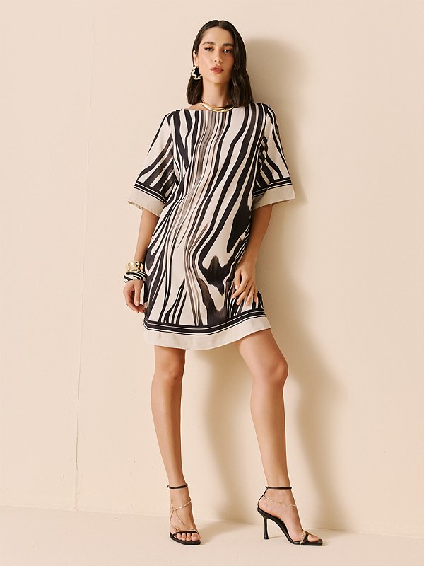Vestido Decote Canoa com Estampa