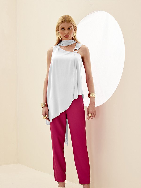 Blusa Assimétrica com Detalhe em Metal