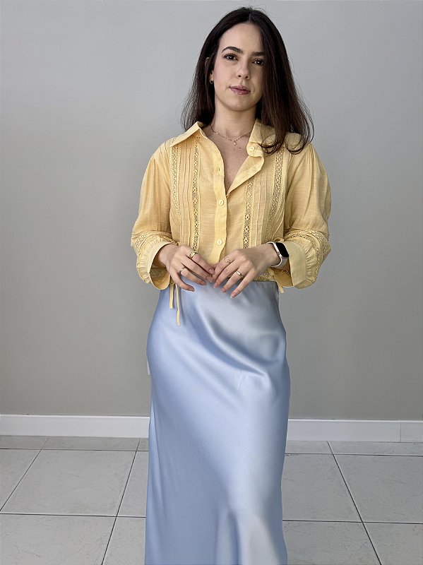 Camisa com Detalhes em Renda