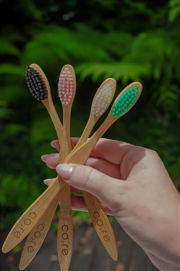 Eco Escova de Bambu Adulto Verde - Core Brasil