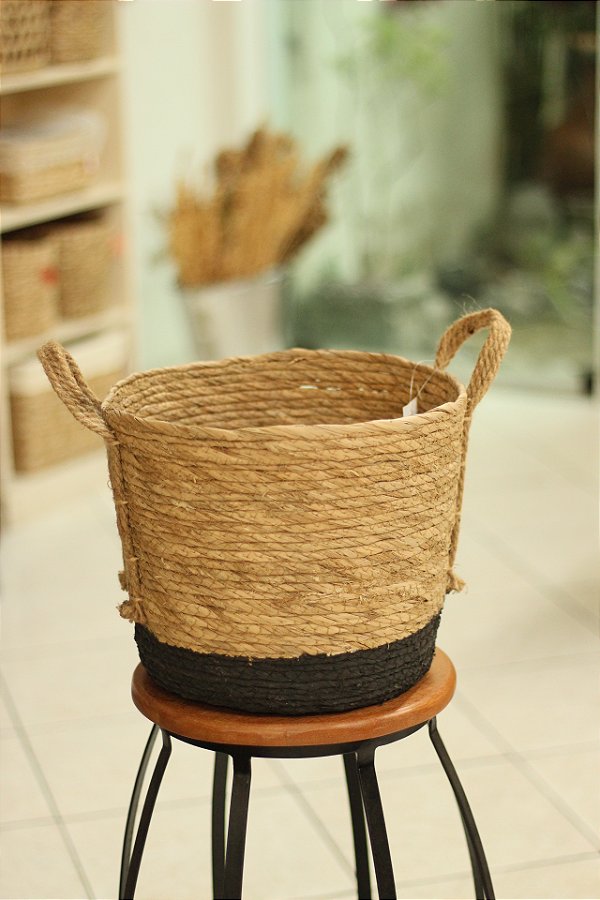 CESTO DE SEAGRASS COM FUNDO PRETO (GRANDE)