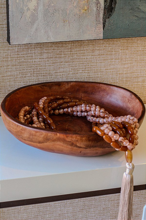 Colar em resina octogonal  ambar leitosa e bolas de resina mesclada e tassel em seda 1.04 m