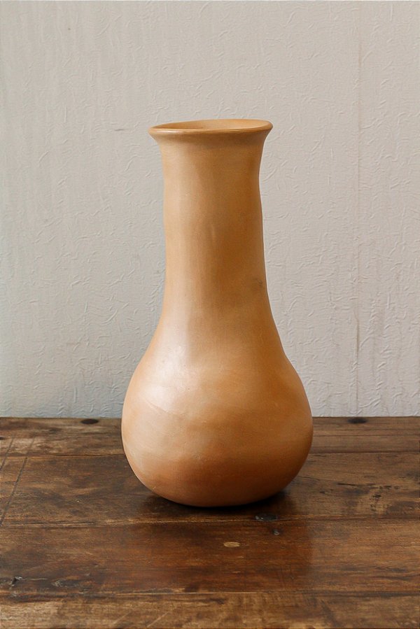 Vaso rústico de cerâmica feito a mão, argila. 35 alt x 18 larg x 11 boca ( nem sempre são iguais)