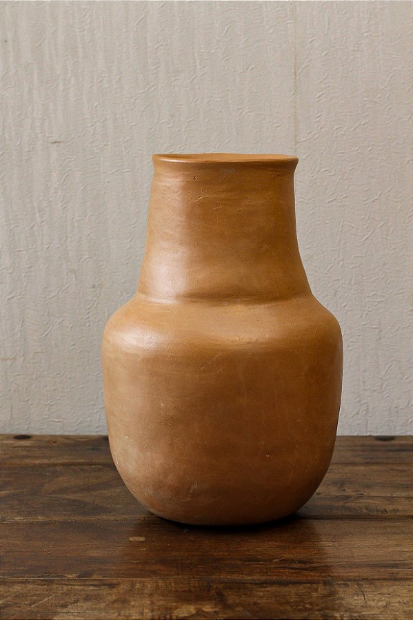 Vaso rústico de cerâmica feito a mão, argila. 33 alt x 20 larg x 13 boca ( nem sempre são iguais)