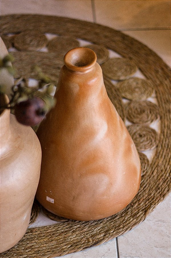 Vaso rústico de cerâmica feito a mão, argila. 40 alt x 29 larg x 07 boca ( nem sempre são iguais)