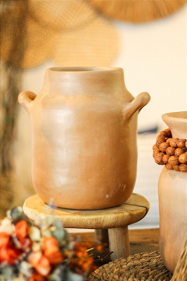 Vaso rústico de cerâmica feito a mão, argila. 23 alt x 24larg x 14 boca ( nem sempre são iguais)