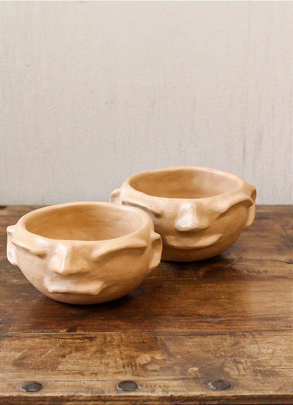 Vaso rústico de cerâmica feito a mão, argila. 10 alt x 21 larg x 21 boca ( nem sempre são iguais)