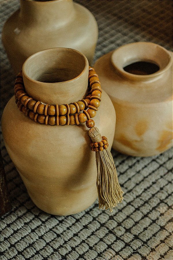 Vaso rústico de cerâmica feito a mão, argila. 42 alt x 27 larg x 15 boca ( nem sempre são iguais)