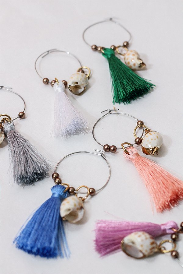 Conjunto de 6 marcadores de taças concha dourada e tassel
