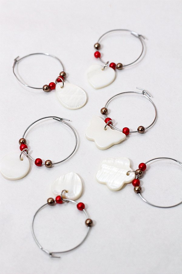 Conjunto de 6 marcadores de taças, formato variados madrepérola e metal