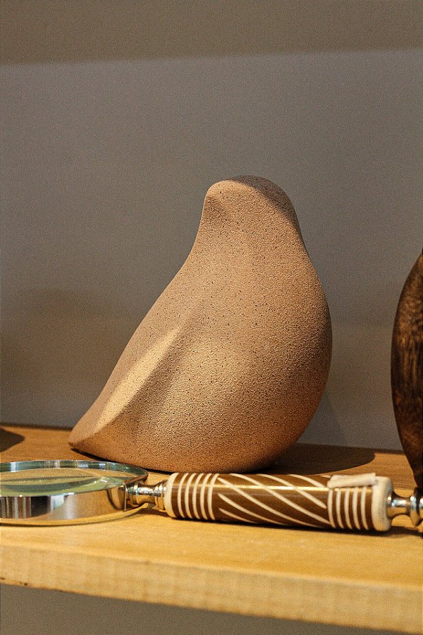 Pássaro em cerâmica estilizado  17x16x11 cm