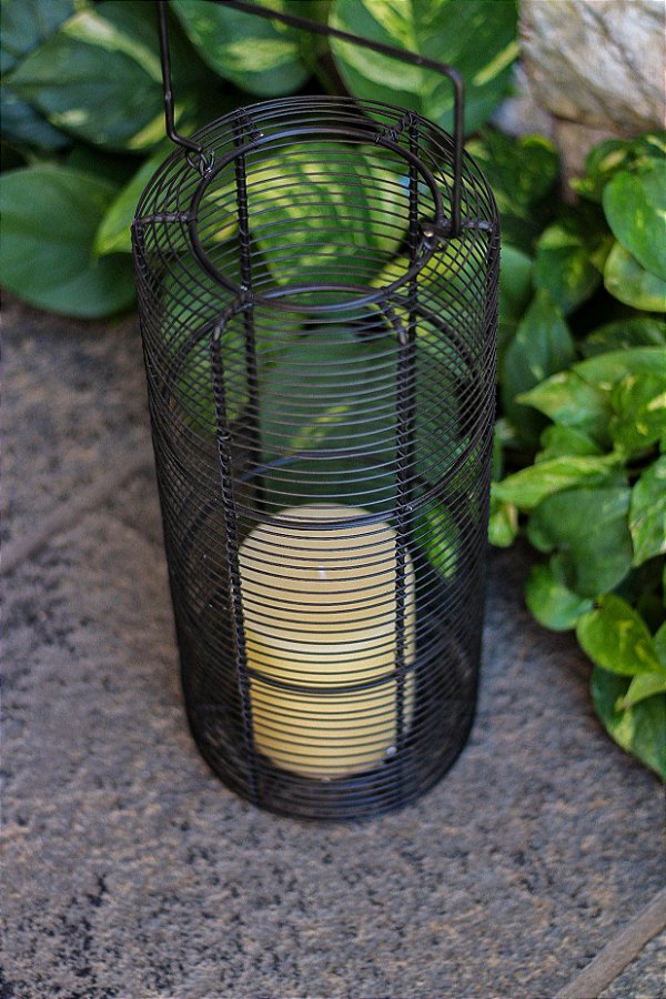 Lanterna em ferro pintado na cor preto fosco 42x17x17