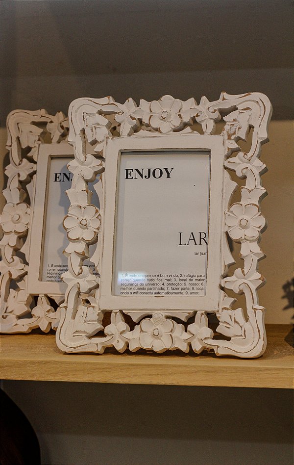 Porta Retrato em madeira trabalhada