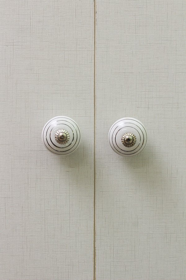 Puxador de Porcelana branca com linhas prateadas