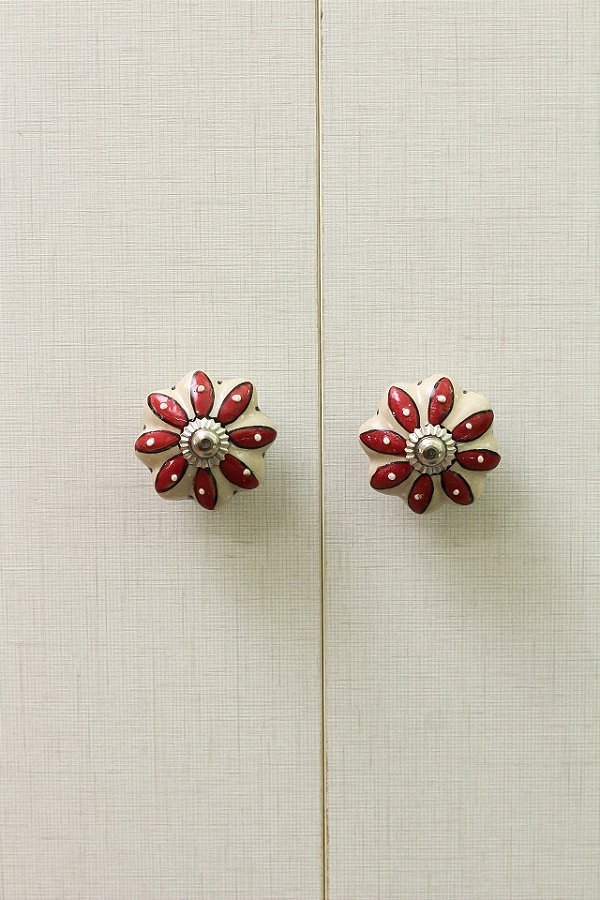 Puxador de Porcelana Off-white com detalhe vermelho, preto e pontos brancos