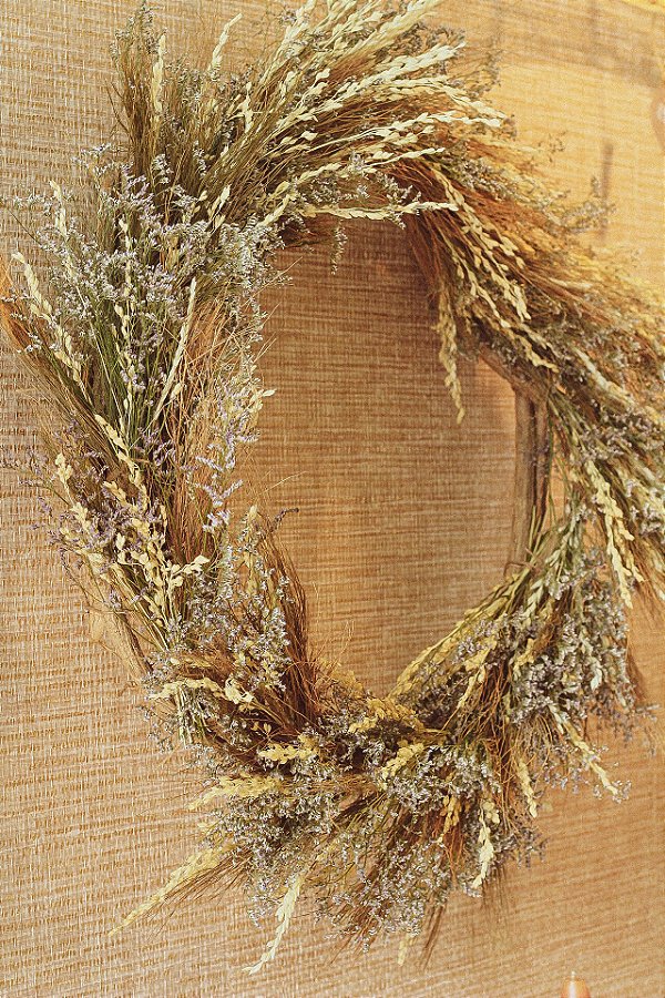 Guirlanda de flores desidratadas, tons neutros