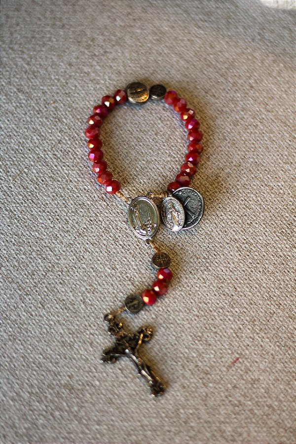 TERÇO DE BOLSO, TOM VERMELHO