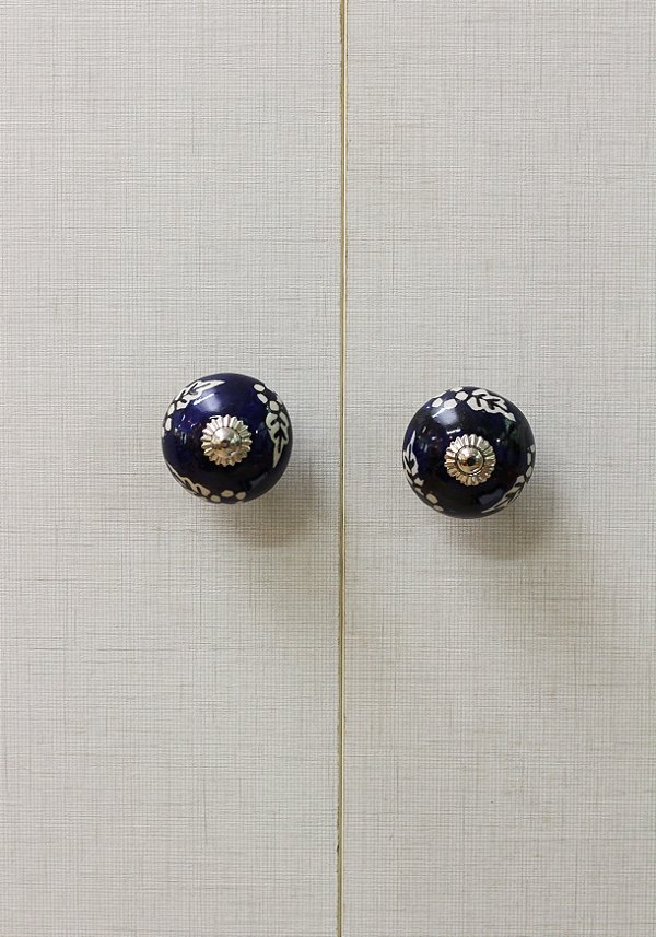 Puxador de Porcelana azul escuro com floral branco